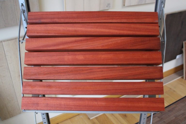 Bardage Claire voie carré en Padouk – 45 x 45 mm