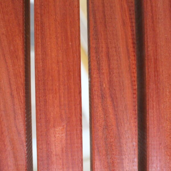 Bardage Claire voie carré en Padouk