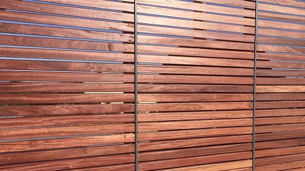 bardage claire voie padouk